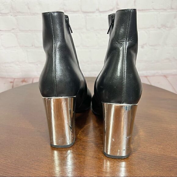 7 (37) YVES SAINT LAURENT PARIS (YSL) buttery soft leather ankle booties… - Picture 7 of 11